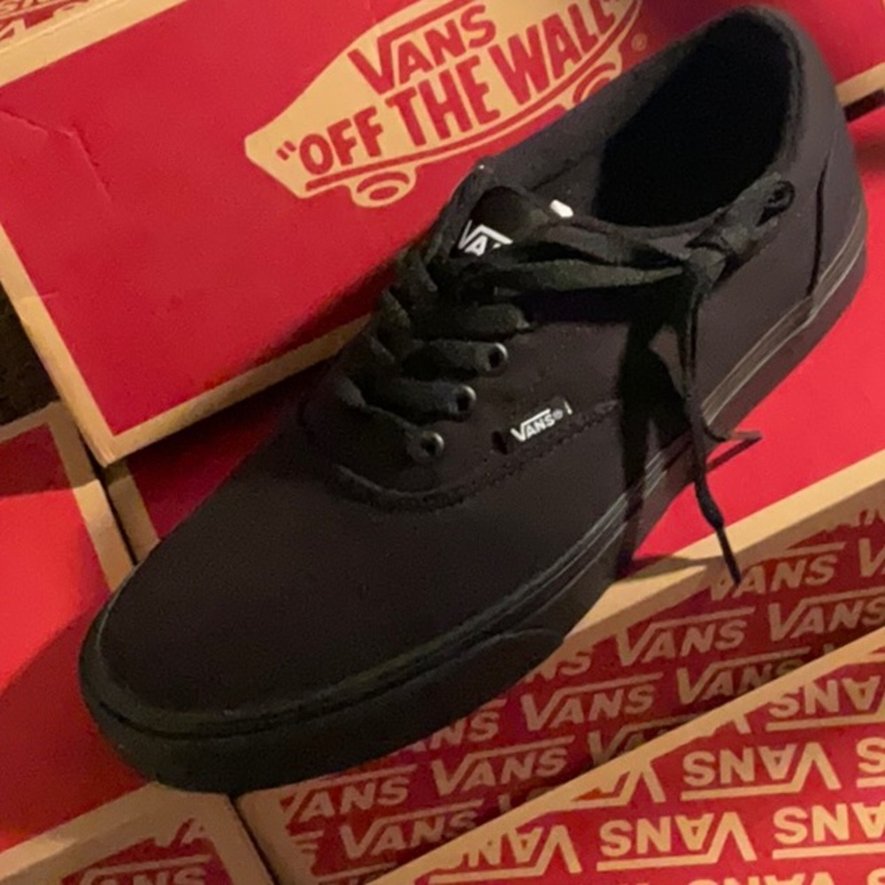 New Mens black on black doheny vans size 10.5